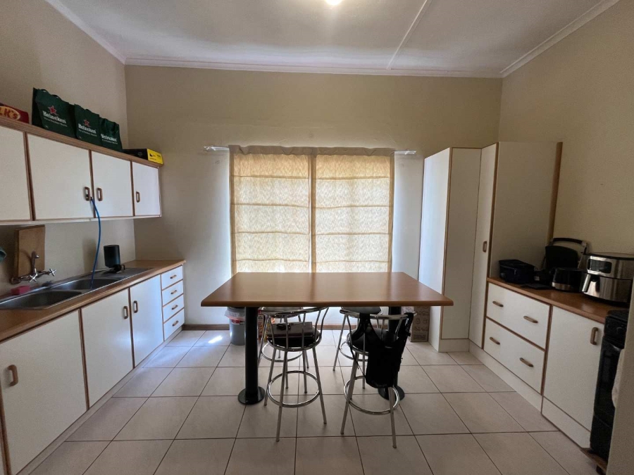 5 Bedroom Property for Sale in Die Rand Northern Cape